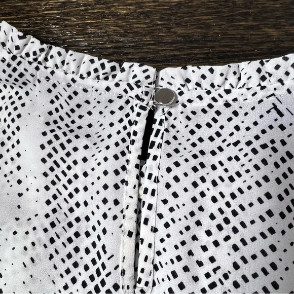Apt. 9 Black and White Patterned Pleated Blouse - Picture 7 of 11